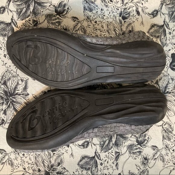 BERNIE MERV Sz 41 Slip On Elastic Silver Mesh Flats Sandals - Picture 5 of 9